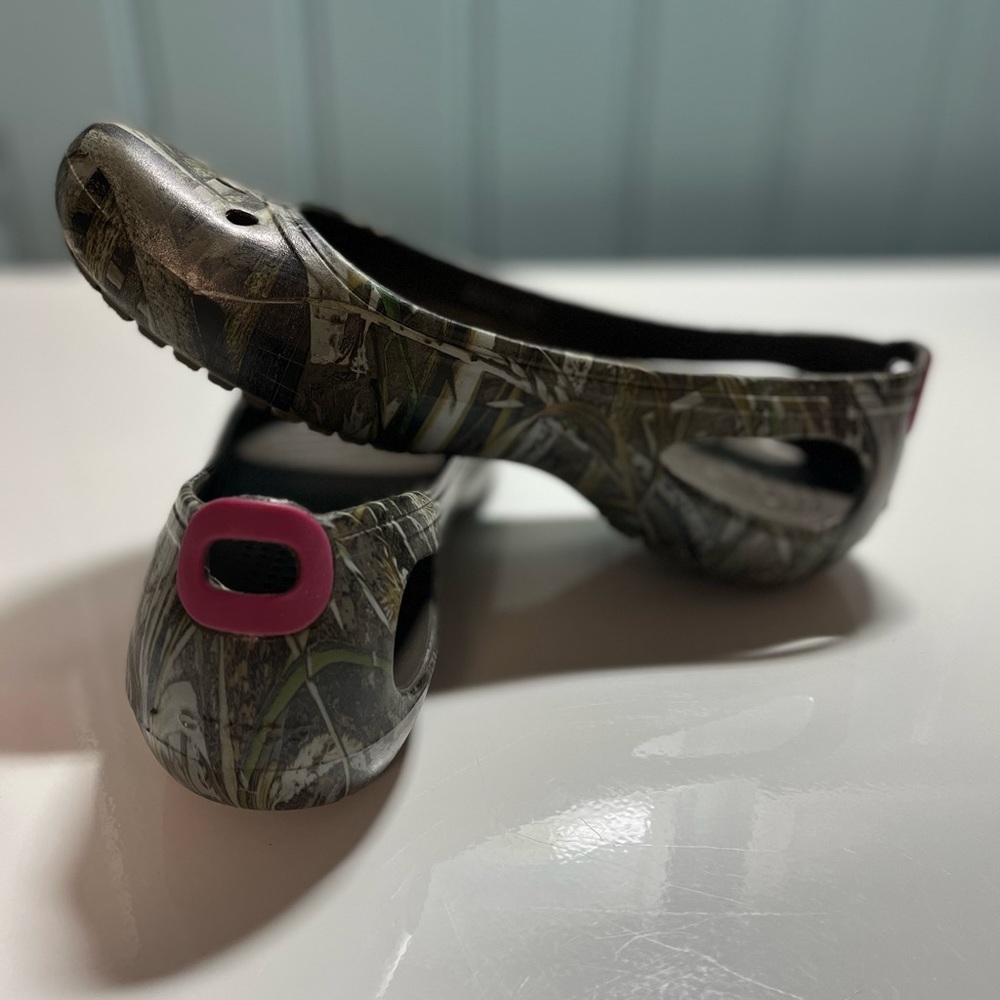 Camouflage Kadee Crocs Women’s Size 8 EUC
